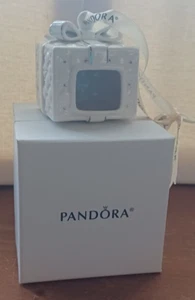 2016 PANDORA PORCELAIN GIFT BOX CHRISTMAS ORNAMENT - Picture 1 of 6
