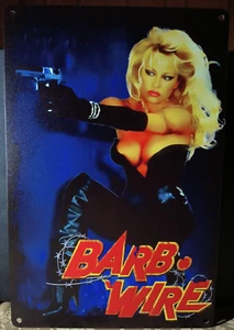 STACHELDRAHT Blechschild 8x12 Poster Kult Klassiker Action Pamela Anderson - Bild 1 von 2