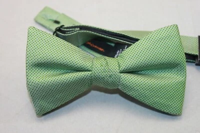 Ben Sherman Men's Green Textured Solid Bow Tie - Image 1 of 3
