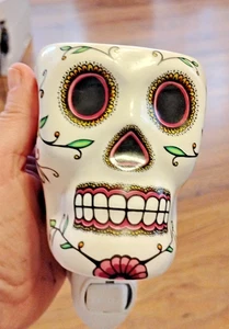 Calentador de cera Scentsy "Calavera Día de los Muertos" enchufe de pared calavera de azúcar retirado - Imagen 1 de 6