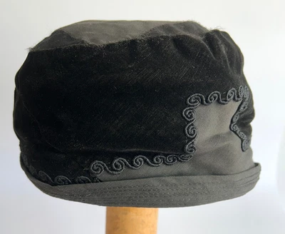 Cloche Flapper Hat Womens Art Deco 1920 30 s Heavy Black Fabric Velvet Ribbon - Image 1 of 4