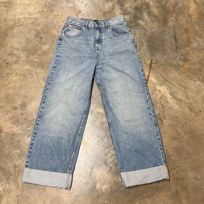 Pantalones de mezclilla de tiro alto 100 % algodón con puños de pierna ancha lavado claro cintura de 28"" de ASOS" Foto 1 de 4