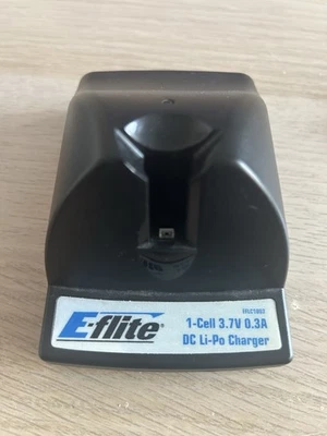 E-flite LiPo 1s Ladegerät mit 4 AA Zellen Betrieben - Bild 1 von 3