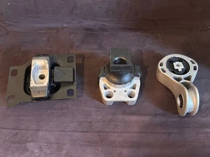 Kit de montaje de puntal de par de montaje de motor de 3 piezas Ford Focus 2008-2011 2,0 L - Imagen 1 de 11