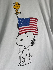 NWT Peanuts Snoopy Woodstock Patriotic USA Flag T-Shirt Size XL Minor Marks - Picture 1 of 5