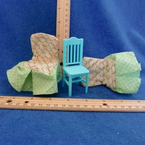 Fisher Price Loving Family Stühle Schonbezüge GUC 1:12 Küche Esszimmer grün blau - Bild 1 von 4