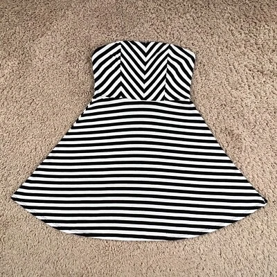 Mini Vestido para Mujer WET SEAL Negro Blanco Rayas Sin Tirantes Corte Espalda Línea A S Foto 1 de 4
