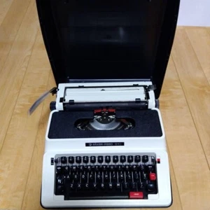 Silver-Reed 810 Typewriter MADE IN JAPAN NoChecked - Picture 1 of 7