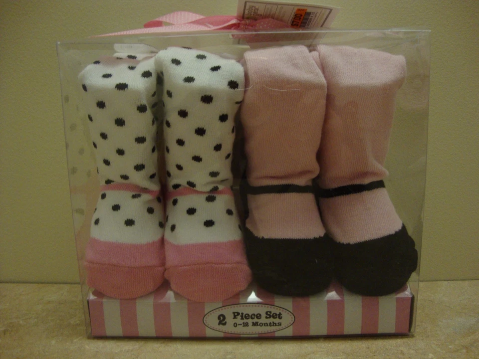 Equipo de bebé ~ Paquete de 2 ~ Medias para bebés niñas con zapatos de imitación talla 0-12 meses ~ Nuevo con etiquetas Foto 1 de 1