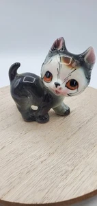 Vintage Playful Cat Figurine Grey Kitty Big Eyes Crouching - Bild 1 von 8