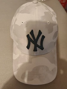 New Era MLB 9Forty Cap NY Yankees Women Tie Verstellbar Beige Camouflage - Bild 1 von 7