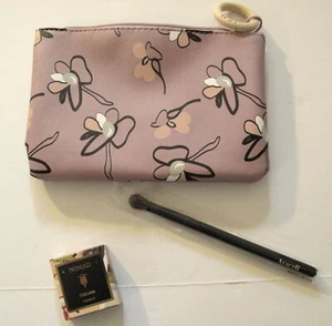 Ipsy April 2020 Floral Mauve Kosmetiktasche mit Nomad Eyeshadow & Araceli Blend Pinsel - Bild 1 von 4