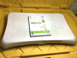 Wii Fit (Nintendo Wii, 2008) Spiel und Brett Workout Fitness Gym getestet - Bild 1 von 7
