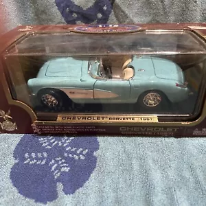 1957 CHEVROLET Corvette Vintage Road Legends 1:18 Model Car Die-Cast Metal 92018 - Picture 1 of 5