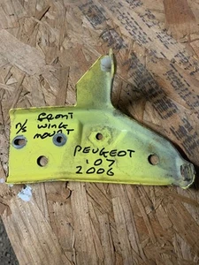 Peugeot 107 Mk1 Nearside Drivers Side Front Wing Bracket C1 Aygo - Picture 1 of 1
