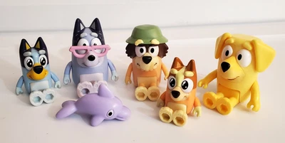 LOTE de 6 bonecos Bluey - Nana, Grandad, Bingo, Bluey, Grey Dancer, Lucky's Dad - Imagem 1 de 4