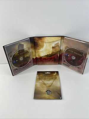 The Twilight Saga: New Moon Two-Disc DVD Gift Set with New Necklace Foto 1 de 4