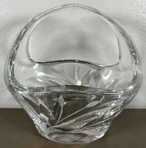 Amerikanischer geschliffener Kristallkorb mit Griff mattierte Blattschnitte schwer 6”x6”x4,5” - Bild 1 von 9