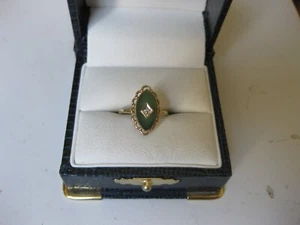 VINTAGE 10K YELLOW GOLD RING:GREEN AGATE & DIAMOND - Picture 1 of 6