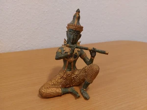 Thailändische vergoldete Vintage-Bronzestatue eines Flöte spielenden Musikers - Bild 1 von 4