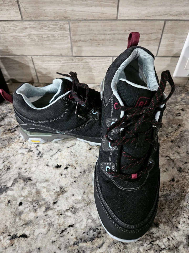 Zapatos de senderismo impermeables para mujer Ahnu Sugarpine negros/azules/violetas talla 8,5 de EE. UU. Foto 1 de 4