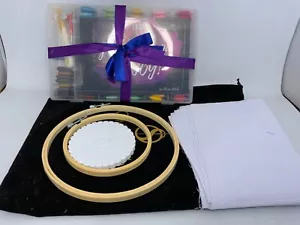 Kit de bordado de punto de cruz contenedor hilo dental aros agujas sellado nuevo - Imagen 1 de 7