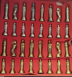 Piezas de ajedrez vintage hechas en Italia, metal ponderado plata y oro, nuevas de stock - Imagen 1 de 5
