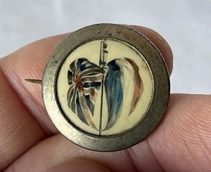 Antike handbemalte französische englische alliierte Flaggen Messing Metall WW1 Militaria Abzeichen - Bild 1 von 6