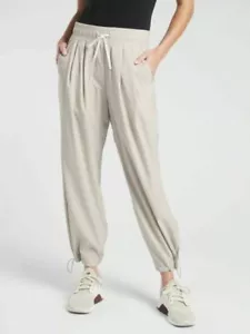 NUOVO ATHLETA Revive Yoga Pantaloni Cravatta Joggers Leggero Abalone Beige 12 ESAURITO - Foto 1 di 5