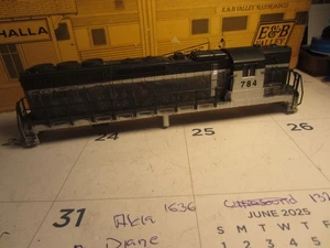 HO trains; A nice and complete AMTRAK road diesel SHELL - Picture 1 of 3