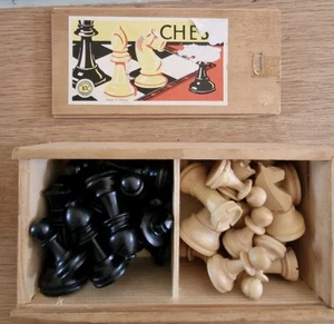 k c chess set Pieces Wood. Complete. 32 Pieces. Vintage. - Picture 1 of 8