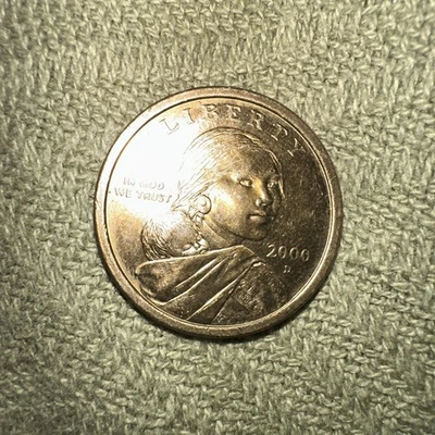 2000 D SACAGAWEA ONE DOLLAR US LIBERTY COIN GOLD COLOR CIRCULATED  - Image 1 of 4