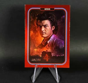Carte collezionabili Stranger Things Steve /250 Red Foil Joe Keery 2022 Zerocool - Foto 1 di 8