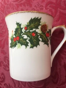 Rosina Queens Yuletide Mug Cup Holly Berries Christmas Holiday Pine Cone England - Picture 1 of 7