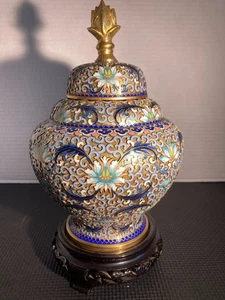 VINTAGE CHINESE CLOISONNE LIDDED JAR FLORAL DESIGN  HAND CARVED WOOD STANDS - Picture 1 of 7