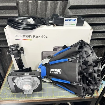 Luz de video LED Amaran Ray 60c a todo color COB RGB con tecnología OmniColor Foto 1 de 4