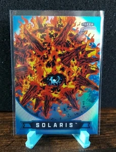 2025 UD Fleer Brilliants Superman Blue #84 Solaris - Foto 1 di 2