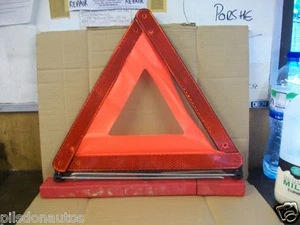 TRIÁNGULO DE ADVERTENCIA DE AVERÍA EN COCHE CON ESTUCHE - Imagen 1 de 1