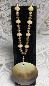 HANDMADE LARGE ROUND SHELL TOPAZ AND BROWN PEARLS GOLD TONE NECKLACE - Picture 1 of 8