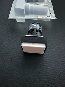 AB6H-A1WC IDEC rechteckiger nicht beleuchteter Drucktaster gewartet IP40 18x24 3-polig - Bild 1 von 4