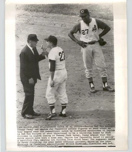 BOSTON Red Sox BASEBALL Manager JOHNNY PESKY Ump Fight 1963 Press Photo - Imagen 1 de 2
