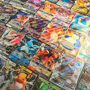 Lotto 40 CARTE Pokemon CON 2 V o EX GARANTITE ITALIANE - o VMAX - RARE BRILLANTI - Foto 1 di 8