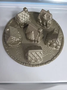 Nordic Ware COZY VILLAGE Cast Aluminum Baking Cake Pan 6 Cups  Christmas Cottage - Picture 1 of 5