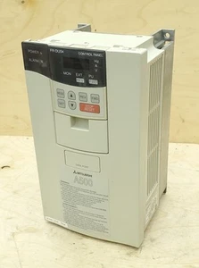 Mitsubishi FR-A520-1.5K-NA Inverter VFD 240VAC 3~ w/ FR-DU04 Control Display - Picture 1 of 9