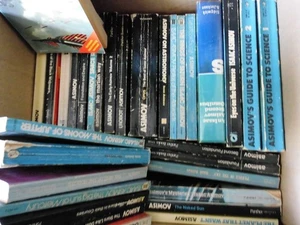 Collection of 32 Issac Asimov Science Fiction Novels inc I Robot, Foundation, SF - Foto 1 di 12