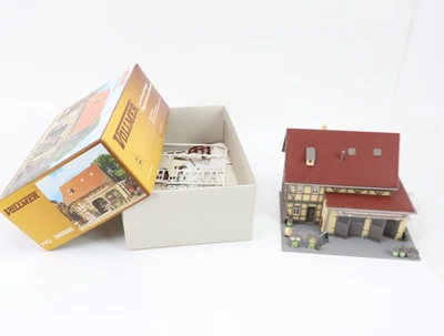 Vollmer H0 3682 Gebäude Gewerbebau Landmaschinen-Reparaturwerkstatt / gebaut OVP - Bild 1 von 2