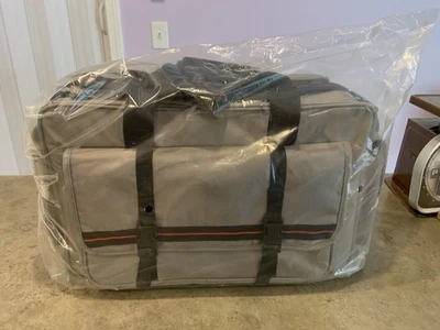 Vintage RCA Videocámara/Accesorios Bolso Gris Acolchado Correa para el Hombro Bolsillos NUEVO Foto 1 de 4