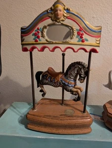 Willitts Designs, carillon in porcellana per giostra di cavalli - Foto 1 di 4
