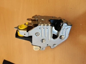 Cerradura Puerta Izquierda Mercedes Benz W124 / Left Door Lock - 124 720 25 35 - Imagen 1 de 4