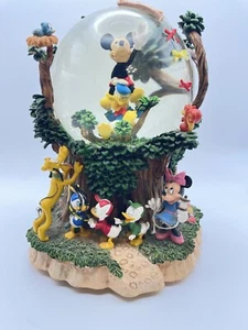 Globo de nieve Disney - Mickey & Friends "Let's Go Fly a Kite/ Day at the Park" - Imagen 1 de 4